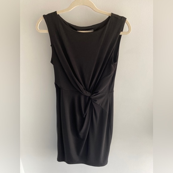 Donna Ricco Dresses & Skirts - Donna Rocco black dress, size 8. Polyester. Side twist and lining. Pullover.